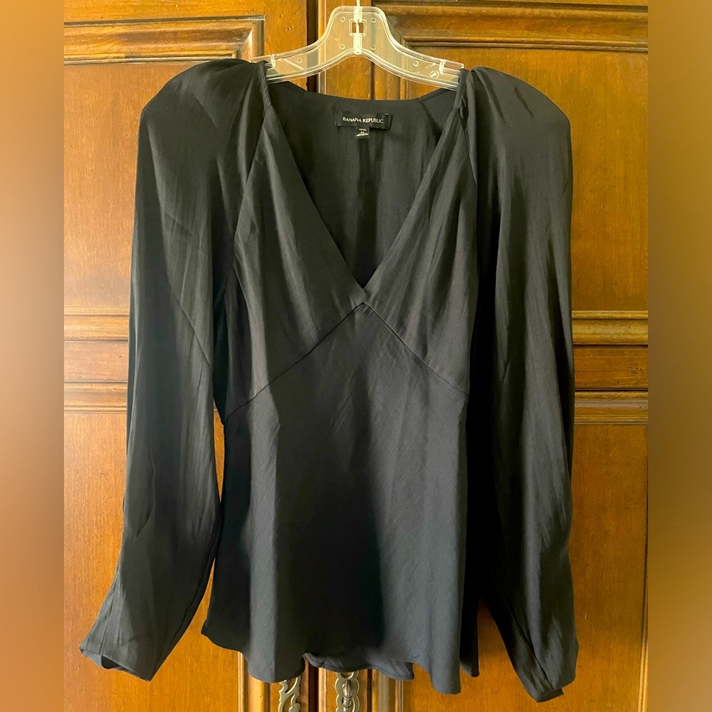 Banana republic v neck blouse
